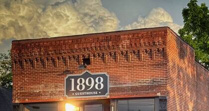 Stunning 2 bedroom in town, close to Shawnee National Forest