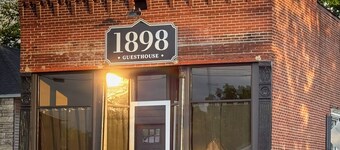 Stunning 2 bedroom in town, close to Shawnee National Forest