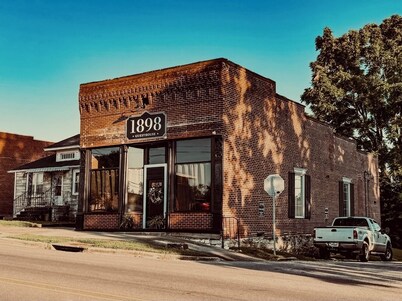 Charming 2-bedroom with AC, WiFi in lovely Jonesboro
