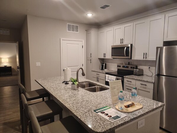 Fridge, dining tables - Landing | Spectacular 2BD, Pool, Gym (Newberry)