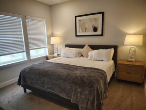 2 bedrooms, desk, iron/ironing board, WiFi