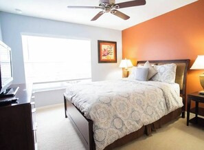 4 makuuhuonetta, silitysrauta/-lauta, vauvan matkasänky, Wi-Fi