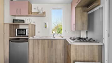 Mobile Home, Non Smoking | Private kitchen