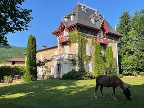 Exterior - Private room on 3rd floor (Saint-Just-d'Avray)