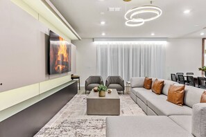 Televisie en een open haard