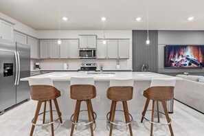 Refrigerador, microondas, horno, placa de cocina