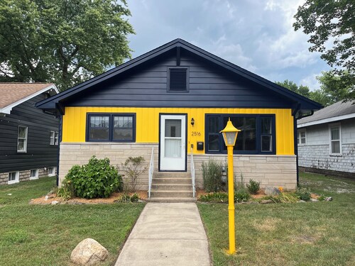 You'll love your stay at the Azul Abode centrally located in Terre Haute!