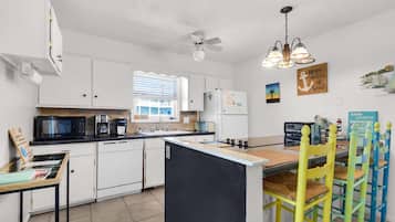 Condo, 2 Queen Beds (Boardwalk F1) | Private kitchen