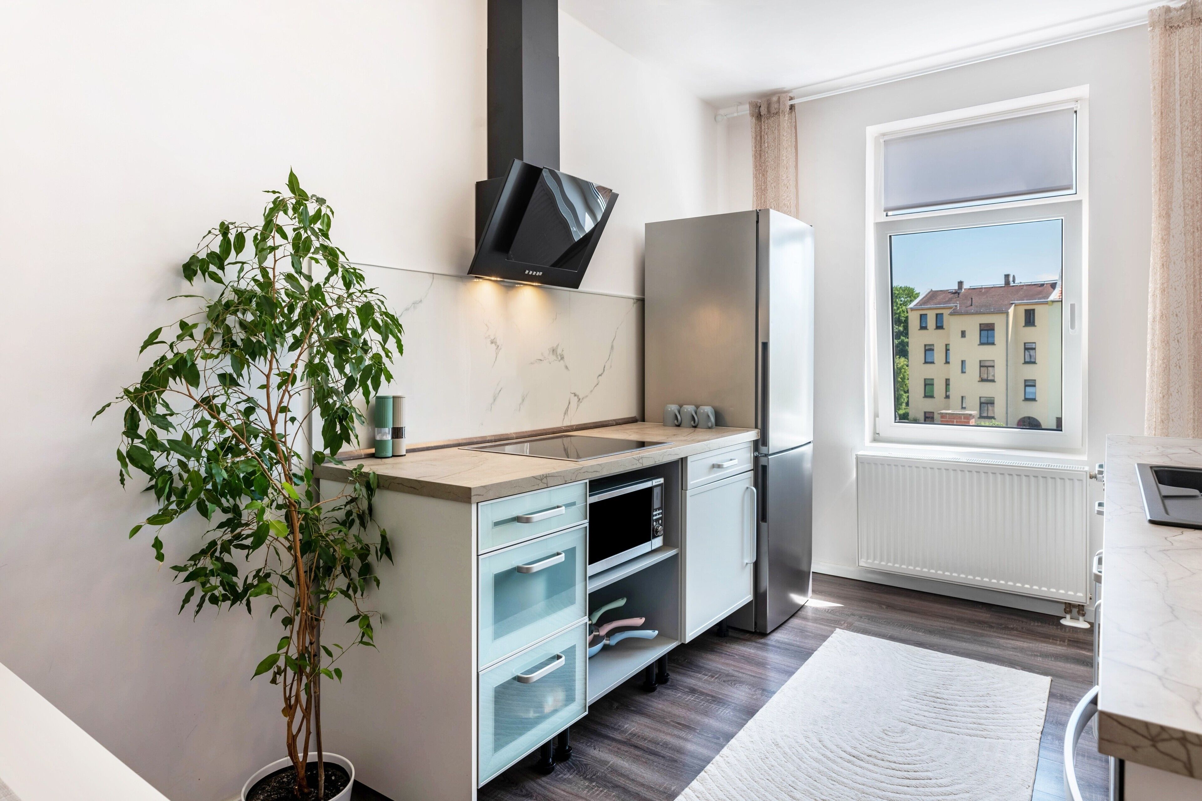 Fridge, microwave, oven, stovetop