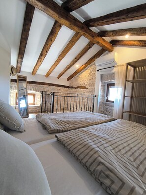 2 bedrooms, WiFi, bed sheets