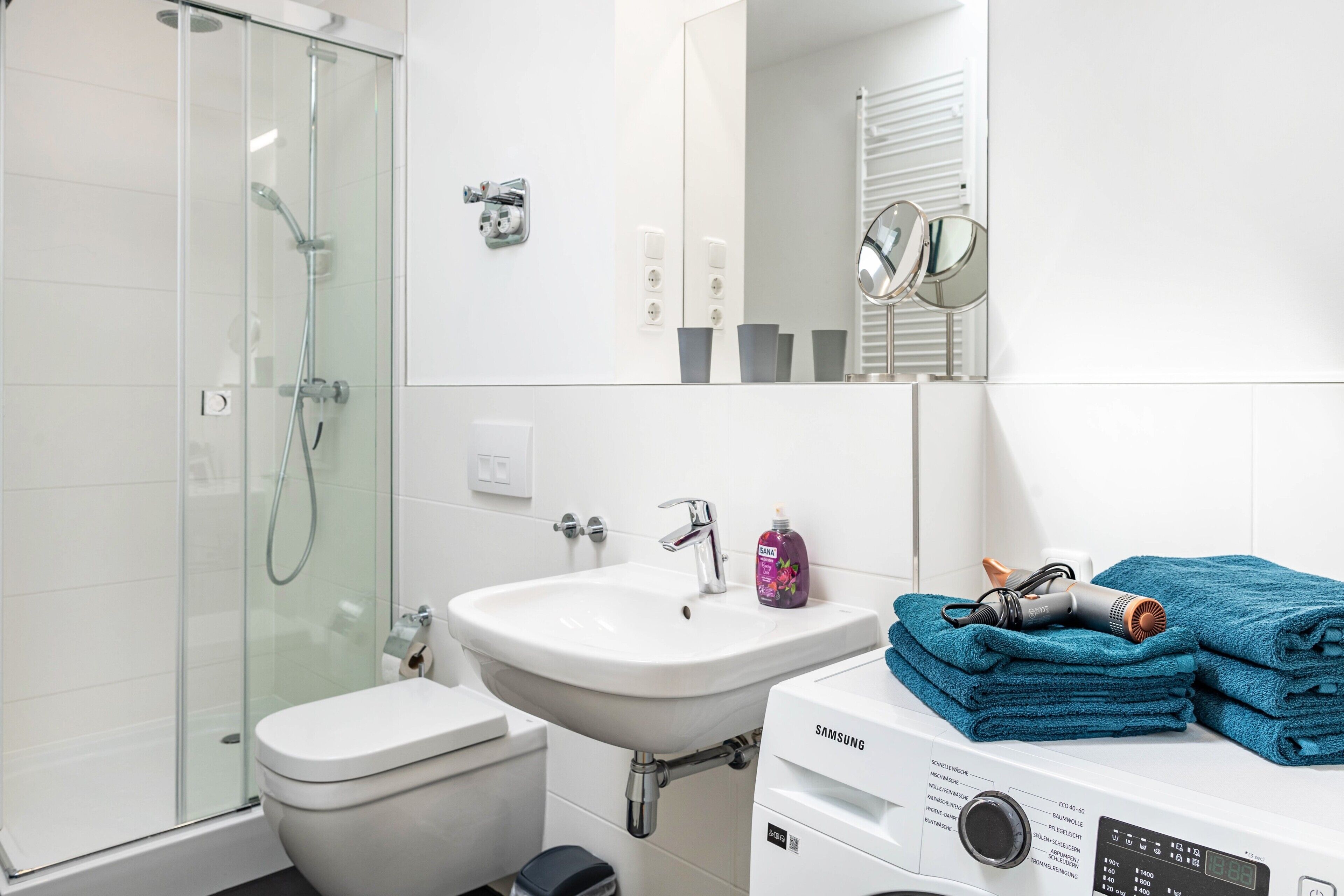 Bruser, hårtørrer, håndklæder