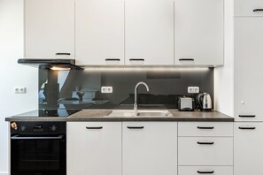 Kühlschrank, Ofen, Herdplatte, Geschirrspüler