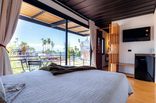 Economy Room, 1 Double Bed | Premium bedding, desk, iron/ironing board, free WiFi