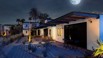 Quarto econômico, 1 cama de casal | Terraço/pátio