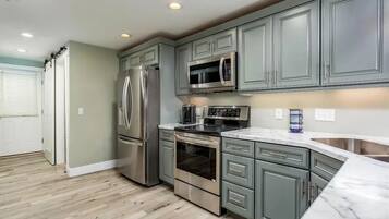 Microondas, horno y parrilla de estufa