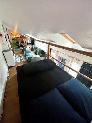 3 habitaciones, escritorio, tabla de planchar con plancha y wifi gratis 