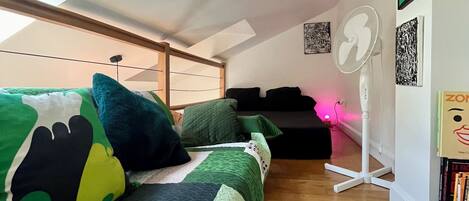 3 habitaciones, escritorio, tabla de planchar con plancha y wifi gratis