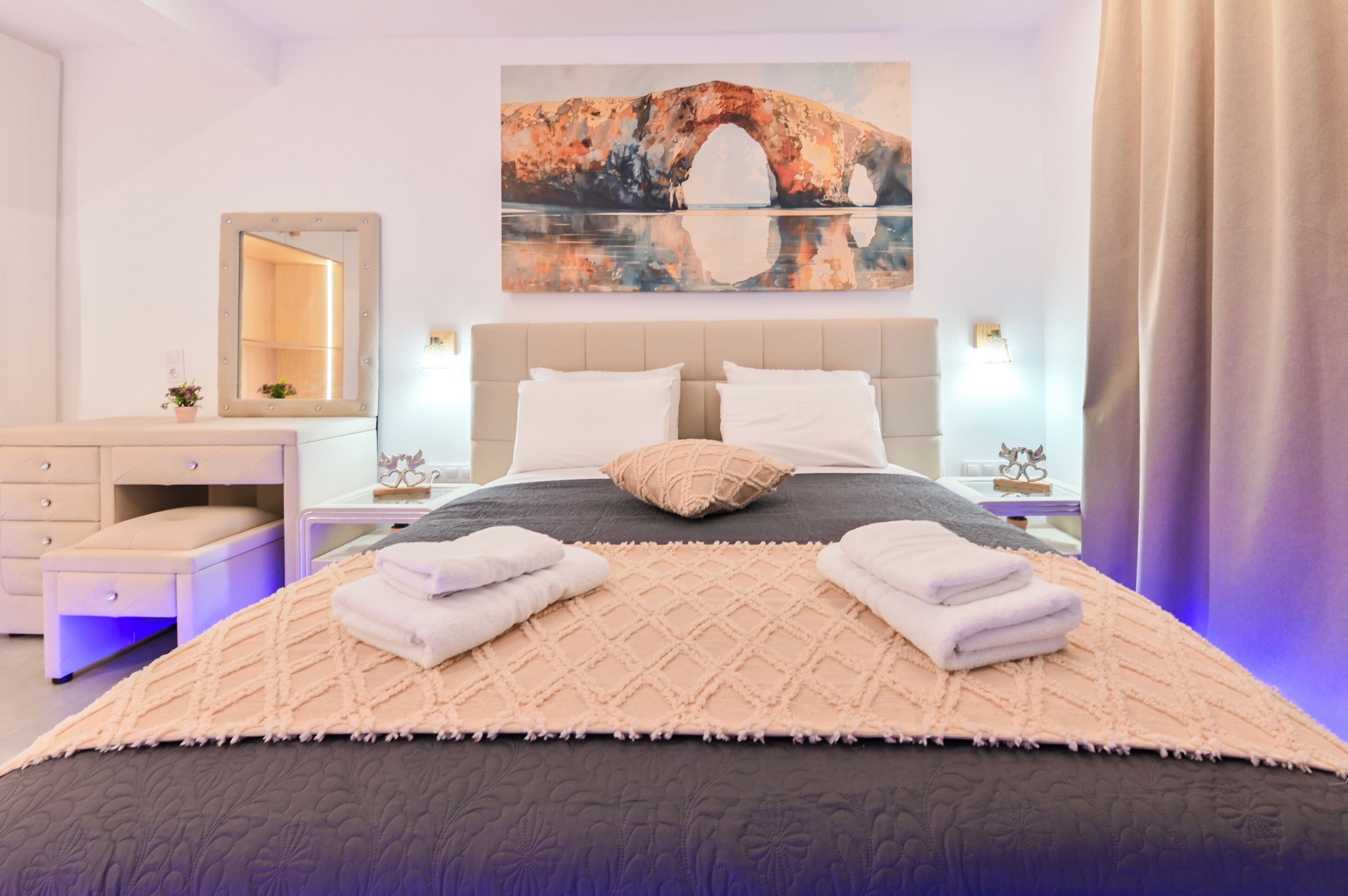 5 bedrooms, iron/ironing board, WiFi, bed sheets