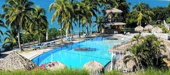 T2 Ti Madinina sea view with pool Le Diamant
