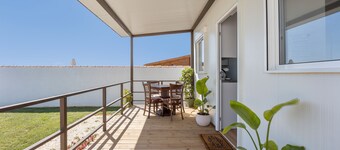 Apartment 'House with Garden' with Pool, Wi-Fi and Air Conditioning