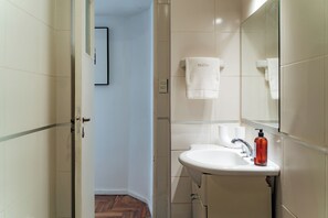 Standard Apartment | Bathroom | Free toiletries, hair dryer, towels, soap