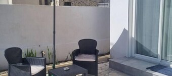 Studio 30 meters, close to marina