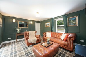 Smart TV - The Garden Cottage With Hot Tub, Pet Friendly! (Portsoy)