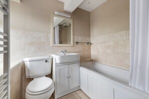 Suihku, hiustenkuivaaja, pyyhkeet