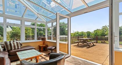 Hedgerow at Gorslwyd - Sound Retreat