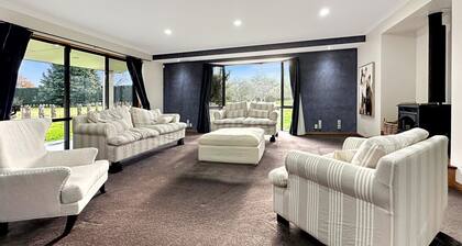 Spacious 5BR Family Escape on Busch Lane