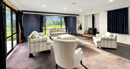 Spacious 5BR Family Escape on Busch Lane