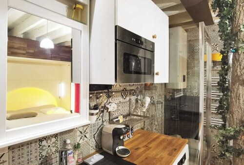 Walk to Eiffel Tower from Charming Studio / 15 arr / for 2