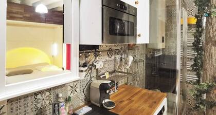 Walk to Eiffel Tower from Charming Studio / 15 arr / for 2