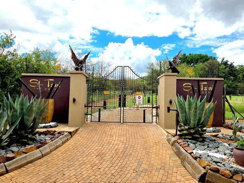 EL-TSURI Guest Resort - Sea View themed Unit - Fully Equipped