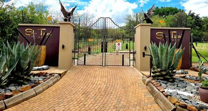 EL-TSURI Guest Resort - Sea View themed Unit - Fully Equipped