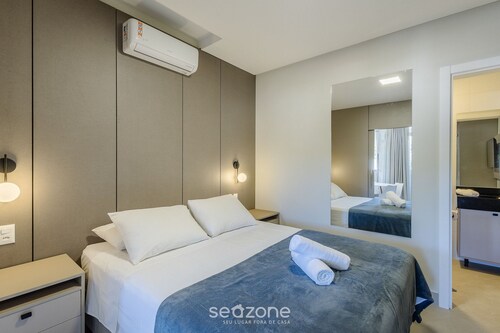 Your Exclusive Stay With Pool and Jacuzzi Just 500 Meters From the Beach - ELF