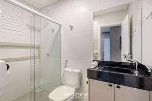 Basic Apartment | Bathroom