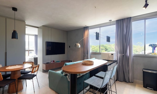 Interior - Your Exclusive Stay With Pool and Jacuzzi Just 500 Meters From the Beach - ELF (Bombinhas)