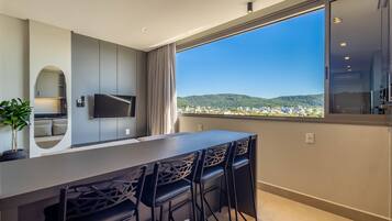 Basic Apartment | Dining