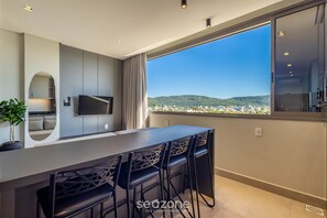 Basic Apartment | Dining