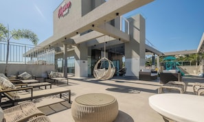 Terrace/patio - Your Exclusive Stay With Pool and Jacuzzi Just 500 Meters From the Beach - ELF (Bombinhas)