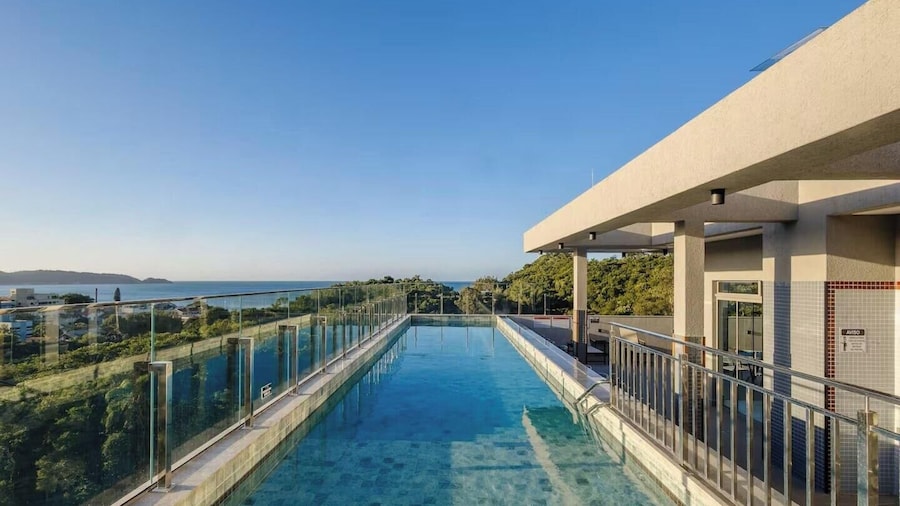 Your Exclusive Stay With Pool and Jacuzzi Just 500 Meters From the Beach - ELF