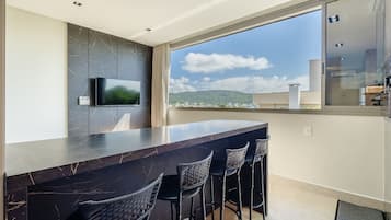 Basic Apartment | Dining