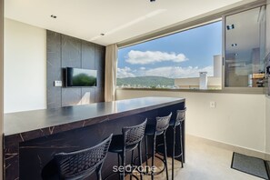 Basic Apartment | Dining