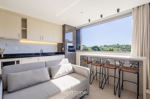 Your Exclusive Stay With Pool and Jacuzzi Just 500 Meters From the Beach - ELF