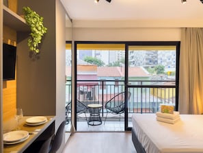 Cortinas blackout, tabla de planchar con plancha y wifi gratis