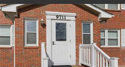Cozy 1-bedroom only in shared apartment with AC, WiFi in welcoming Norfolk