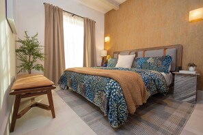 2 bedrooms, desk, WiFi, bed sheets