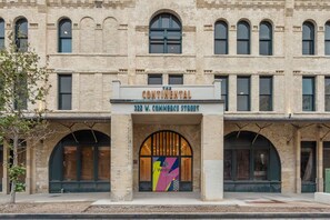 المنشأة من الخارج