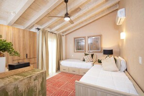 3 bedrooms, desk, WiFi, bed sheets